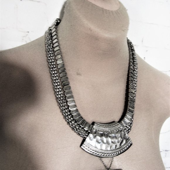 SEXY SILVER TONE METAL NECKLACE EXCEL. COND. VINTAGE AMERICAN - Picture 5 of 8